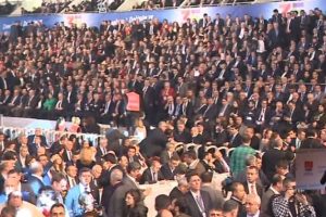 AK Parti heyeti salonu terk etti