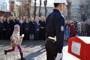 Şehit kızından y&uuml;rek dağlayan feryat