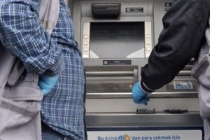 ATM'den kart bilgilerini kopyalan 2 kişi yakalandı