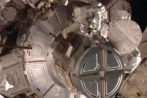 Astronotlar uzay y&uuml;r&uuml;y&uuml;ş&uuml; yaptı
