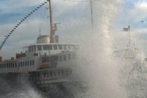 G&ouml;k&ccedil;eada feribot seferleri yine iptal edildi