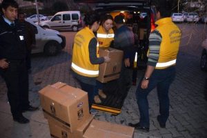 Umut yolcularına yardımlar s&uuml;r&uuml;yor