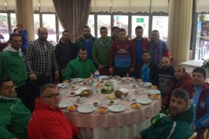 Bursaspor ve Trabzonsporlu taraftarlar dostluk yemeği yedi
