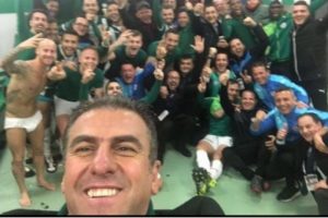 Hamzaoğlu'ndan soyunma odasında zafer selfiesi