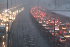 Boğaz k&ouml;pr&uuml;s&uuml;'nde trafik durma noktasına geldi
