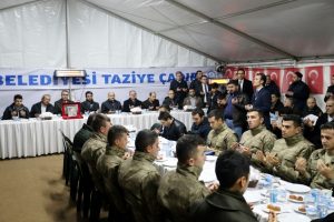 Bakan M&uuml;ezzinoğlu'ndan Bursa'da şehit ailesine ziyaret&nbsp;