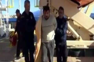 &Ouml;len ka&ccedil;ak &ccedil;ocukları teşhis eden tekne kaptanından g&ouml;zyaşı