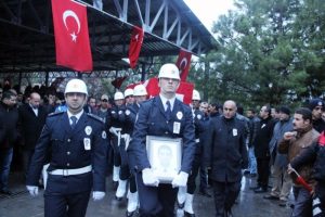 Şehit polis memuru son yolculuğuna uğurlandı