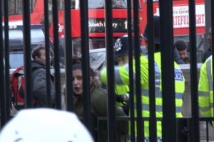 İngiliz makamları &ccedil;irkin eylem sebebiyle &ouml;z&uuml;r diledi
