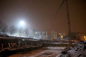 Bah&ccedil;elievler'de okul inşaatında toprak kayması: 7 bina boşaltıldı