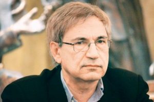 Orhan Pamuk: 'Akademisyenlerin g&ouml;zaltına alınması demokrasiye ağır zarar'