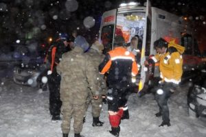 Erzurum'da &ccedil;ığ d&uuml;şt&uuml;: 1 asker yaralı