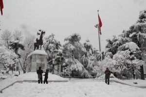 Bursa'da kar yağışı bug&uuml;n de devam ediyor!