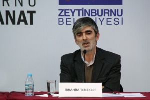 Yasaklı kitaplardan kurulu bir k&uuml;t&uuml;phanesi var