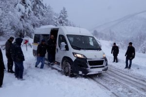 Bursa'da kar yağışı ulaşımı olumsuz etkiledi
