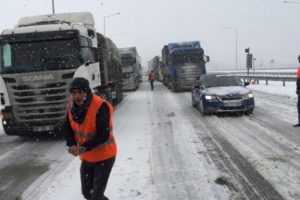 TIR kaza yaptı: Bolu Dağı t&uuml;neli trafiğe kapandı