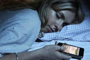 Yatmadan &ouml;nce cep telefonunuzdan mutlaka uzaklaşın!