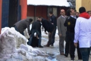 Polis ka&ccedil;an ş&uuml;pheliyi bacağından vurdu