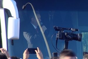 Cumhurbaşkanı Erdoğan otob&uuml;sten konuştu