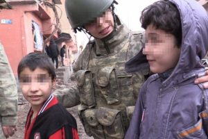 Ter&ouml;r mağduru miniklere şefkat eli