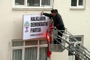 "HDP tabelasını kalabalığı dağıtmak i&ccedil;in indirdik"