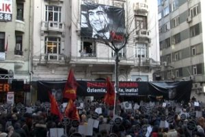 Hrant Dink &ouml;l&uuml;m yıl d&ouml;n&uuml;m&uuml;nde İstanbul'da anıldı