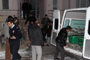 İki &ccedil;ocuk annesi kendini doğalgaz borusuna astı
