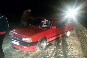 Otomobilin &ccedil;arptığı 2 &uuml;niversite &ouml;ğrencisi yaralandı