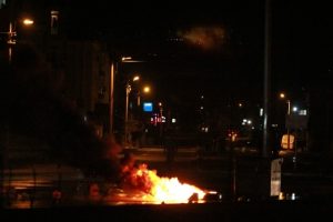 Antalya'da polise havai fişek ve taş atan gruba m&uuml;dahale