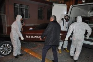 İzmir'de iki kız kardeş &ouml;l&uuml; bulundu