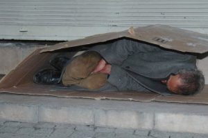 Bursa'da havalar iyice soğudu! Sokakta kalan birini g&ouml;r&uuml;rseniz hemen bu numaraları arayın