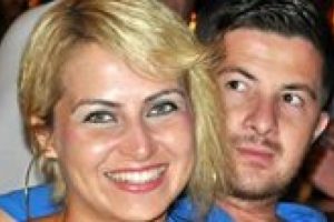 Eşini oğlunun g&ouml;zleri &ouml;n&uuml;nde &ouml;ld&uuml;r&uuml;p, intihara kalkıştı