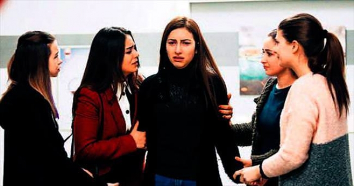 Sevgiliye veda herkesi ağlattı...
