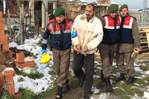 Cezaevi firarisi babasının evinde yakalandı
