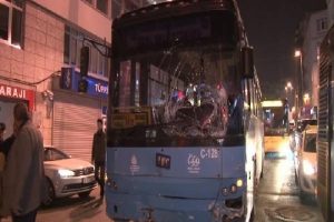 Freni boşalan halk otob&uuml;s&uuml; zincirleme kazaya yol a&ccedil;tı