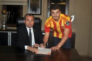 Birol Parlak 2.5 yıllık imzayı attı