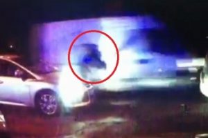 Uygulamadan ka&ccedil;an minib&uuml;s polise b&ouml;yle &ccedil;arptı