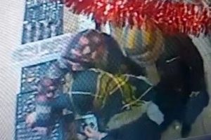 Bursa'da iki gen&ccedil; kızdan akılalmaz hırsızlık!