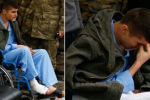 Şehit i&ccedil;in d&uuml;zenlenen t&ouml;rene yaralı asker de katıldı