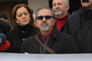 Bildiriye imza atan akademisyenlere destek