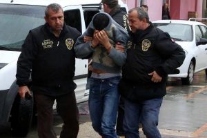 Para vermeyen annesi ve komşusunu &ouml;ld&uuml;ren ş&uuml;pheli tutuklandı