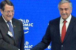 İki lider Davos'ta Ada'nın geleceğini konuştular