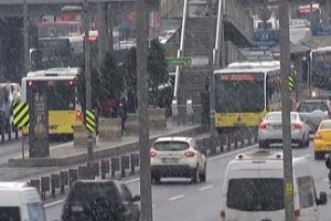 İstanbul'da beklenen kar yağışı başladı