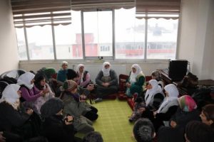 Hakkari'de kadınlar 'barış' i&ccedil;in a&ccedil;lık grevine başladı