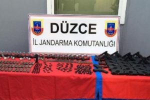 D&uuml;zce'de ka&ccedil;ak silah &uuml;retimine 2 tutuklama