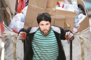 Sokakta kağıt toplayandan mal alana b&uuml;y&uuml;k ceza!