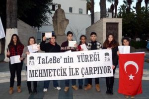 Liselilerden şehit aileleri ile Mehmet&ccedil;iğe anlamlı hediye