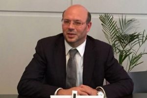 T&uuml;rk siyaset&ccedil;iyi tehdit eden kadına ilgin&ccedil; ceza