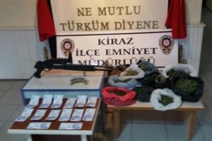 Polisten uyuşturucu ve sahte para operasyonu