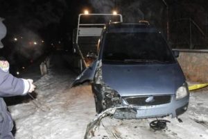 Kaskodan para almak i&ccedil;in otomobilini kanala attı